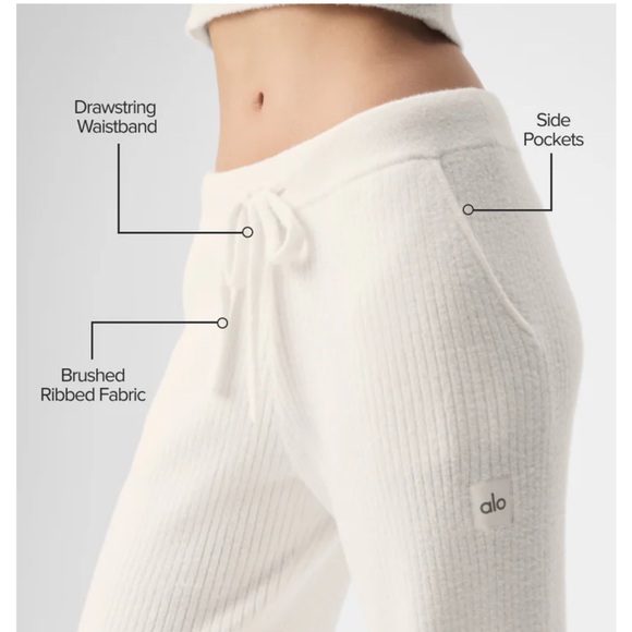 🆕 Alo Yoga Snuggle Up High-Waist Wide Leg Pants - Picture 6 of 16